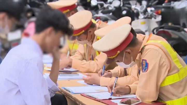 Kiểm tra đột xuất bãi xe trường học